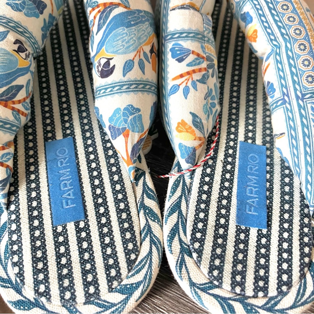 FARM RIO Puffy Flip Flops Flat Sandals in Navy - Picture 5 of 5